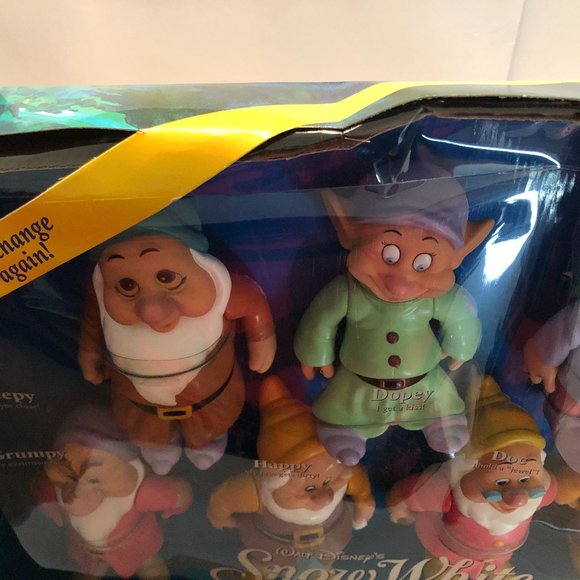 NIB Walt Disney Snow White & The Seven Dwarfs Gift Set - Picture 5 of 11
